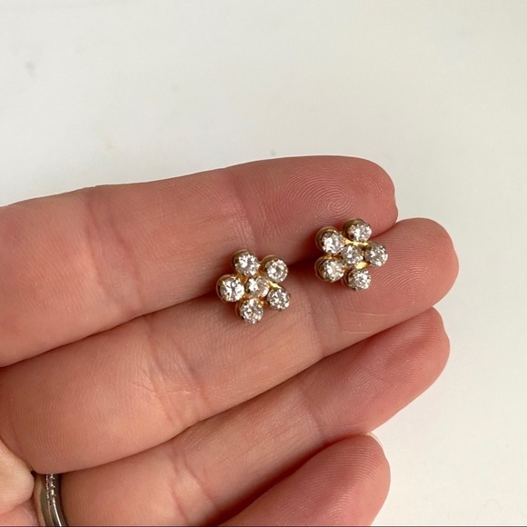 Vintage 10K Gold CZ Flower Earrings Stud Cubic Zirconia Faux Diamond Cluster - Picture 8 of 9